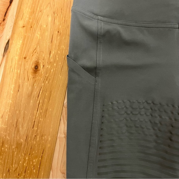 Light green lululemon leggins - Picture 3 of 6